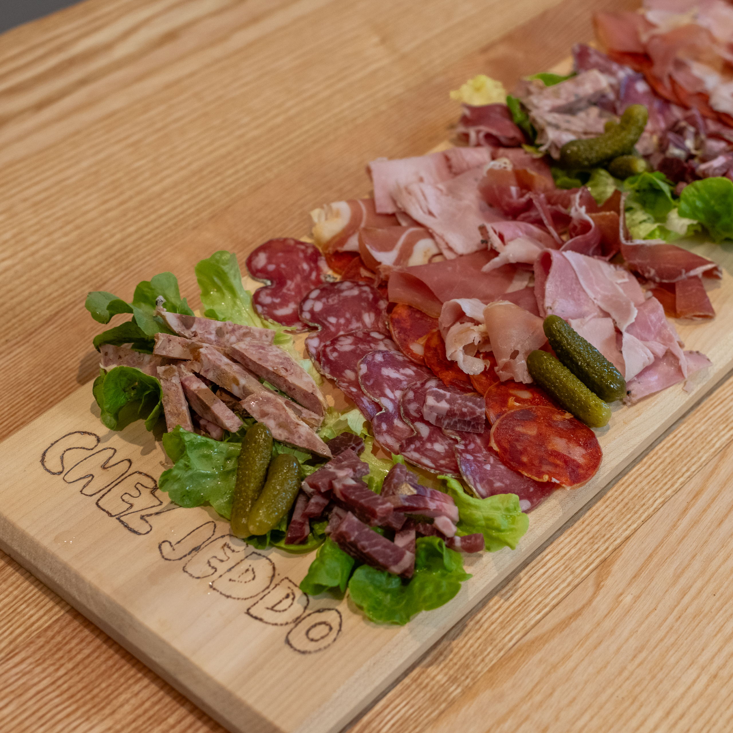 planche-charcuterie-chez-jeddo-grigny